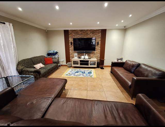 4 BEDROOM HOUSE FOR SALE IN VANDERBIJLPARK SE 8